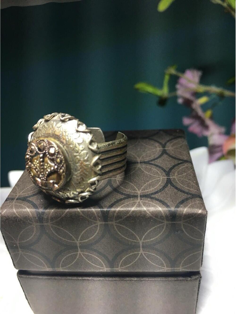 Vintage Grandmothers Buttons Antique Bronze On Silver Colored Filigree Ring O/S
